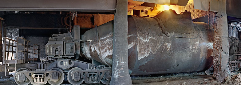 Torpedo loading hot metal from blast furnace